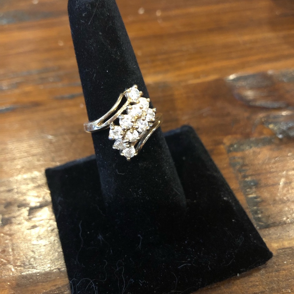 14KGE Elegant Cluster Ring